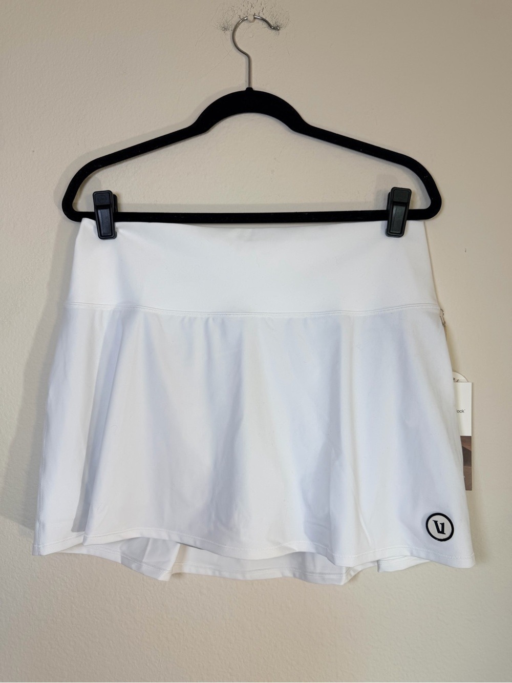 NWT Vuori Volley Skirt White XL Performance Tennis Golf Skort VW3005 - Picture 3 of 9